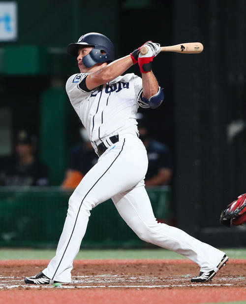 西武対オリックス　8回裏西武無死、プロ初打席で右飛に倒れた岸（撮影・足立雅史）