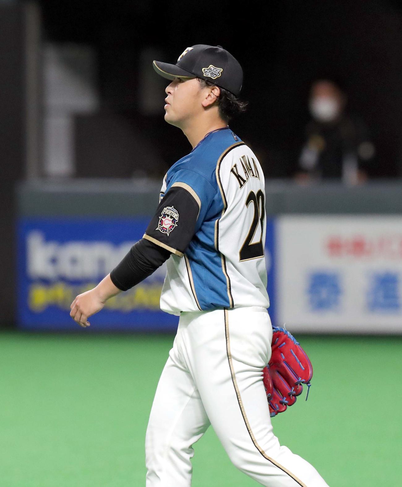 日本ハム対ソフトバンク　3回表ソフトバンク1死一、二塁、バレンティンに同点となる適時二塁打を打たれる日本ハム河野（撮影・佐藤翔太）