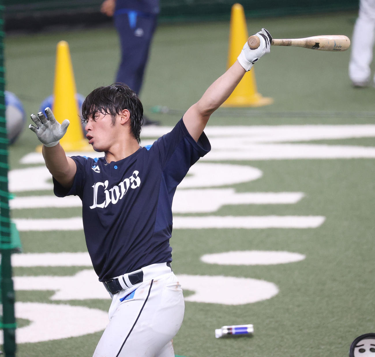 西武対オリックス　試合前、打撃練習を行う西武岸（撮影・垰建太）