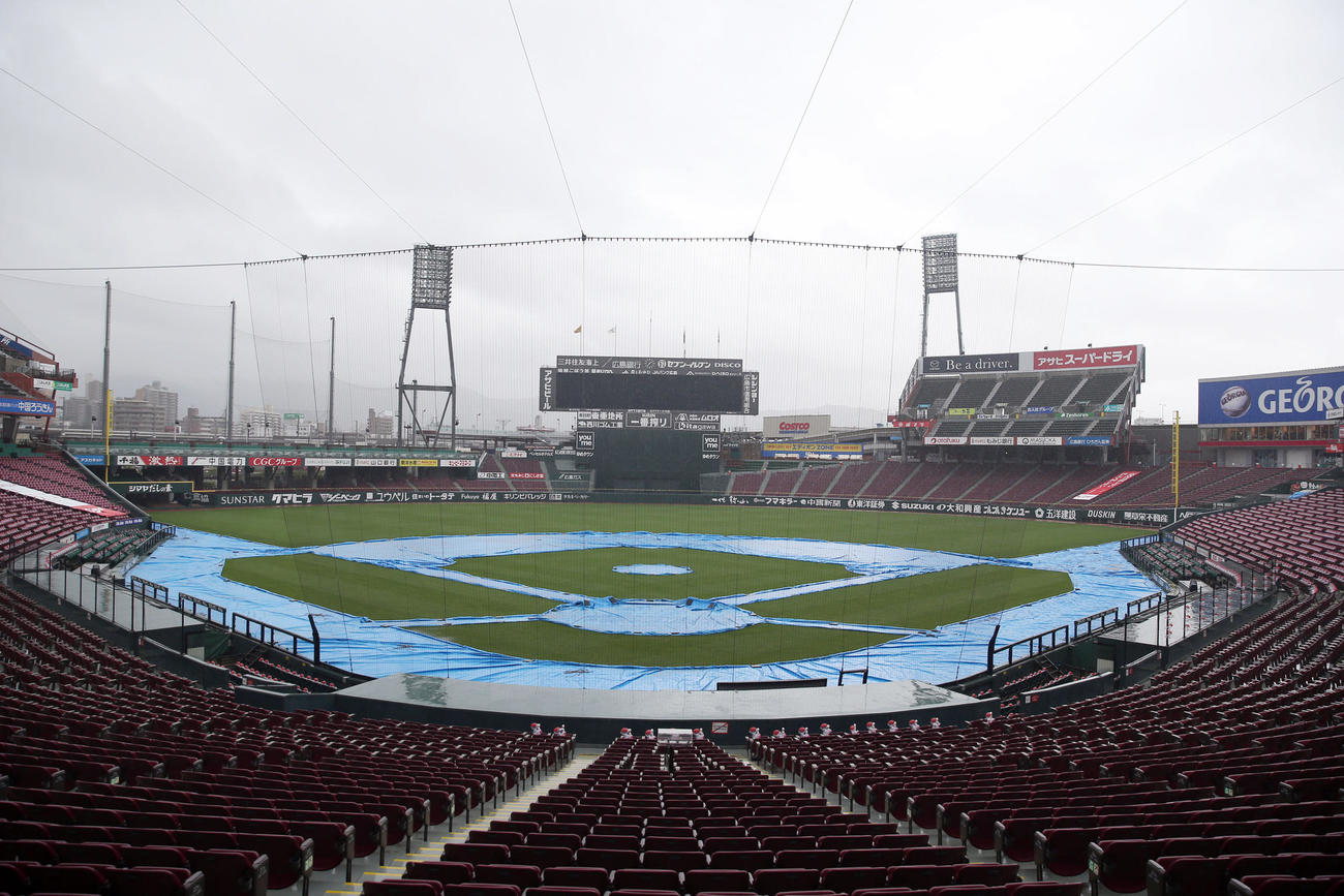 広島対阪神　雨天中止が決まったマツダスタジアム（撮影・前田充）