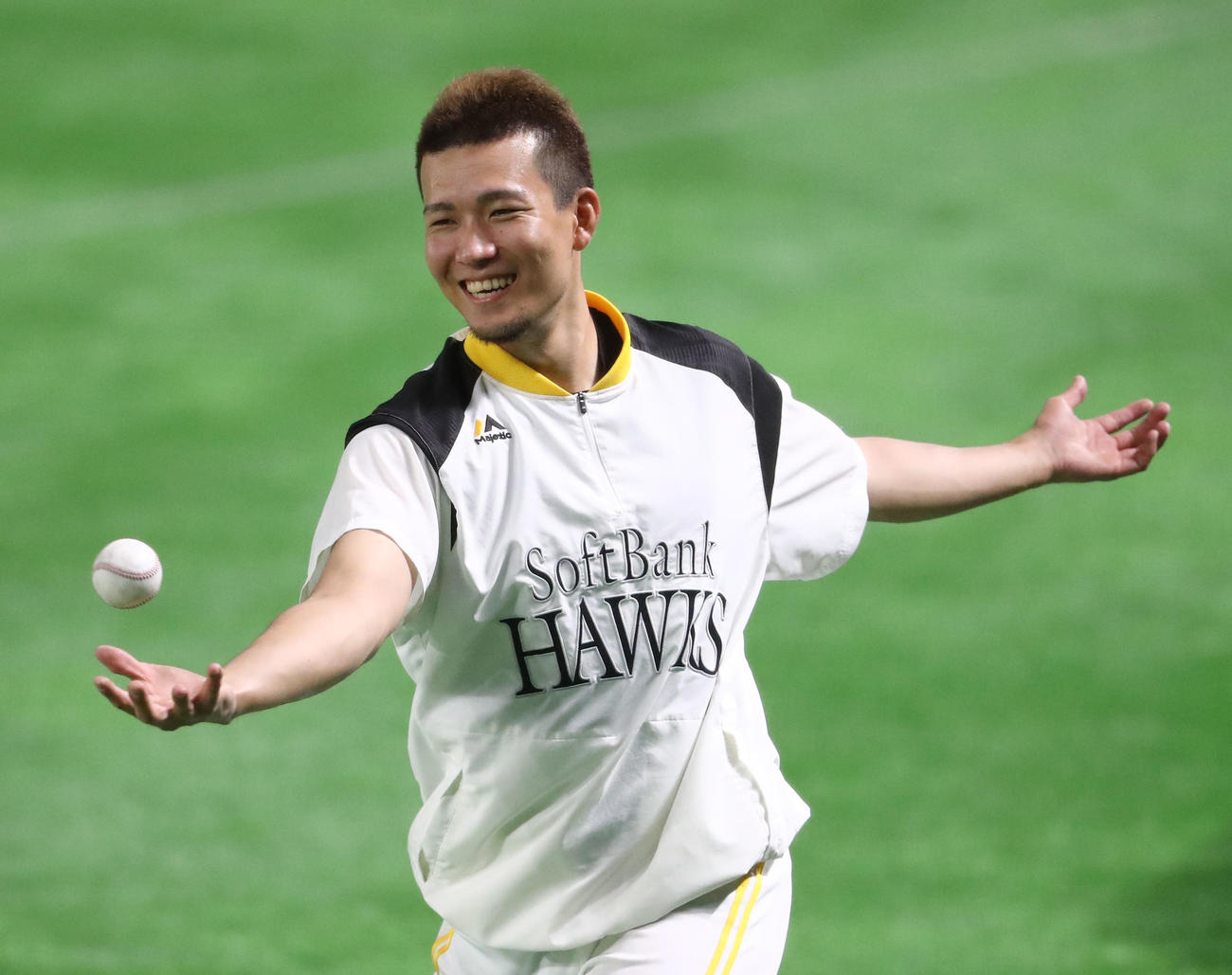 笑顔でトレーニングを行う千賀滉大（撮影・梅根麻紀）