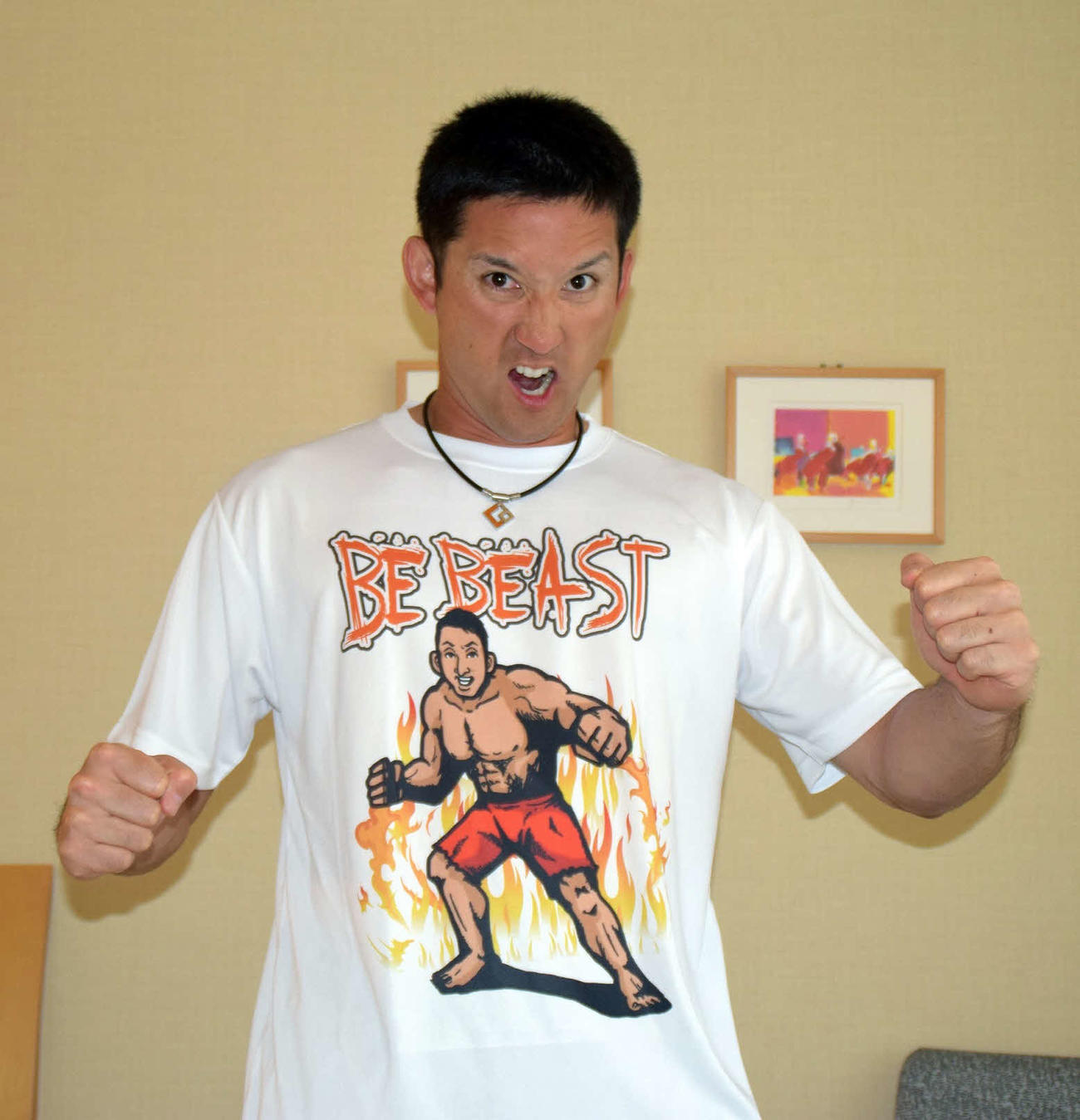 選手プロデュースTシャツをデザインした日本ハム杉谷（球団提供）
