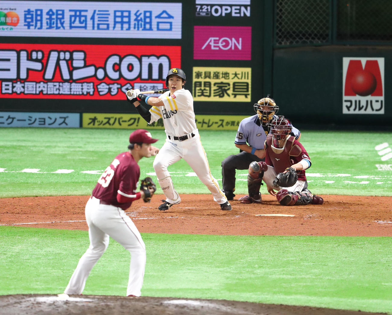 ソフトバンク対楽天　5回裏ソフトバンク無死二塁、柳田悠岐は中前に勝ち越し適時打を放つ（撮影・梅根麻紀）