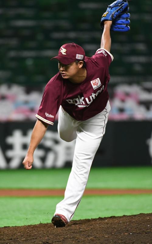 ソフトバンク対楽天　7回から好投する酒居知史（撮影・今浪浩三）