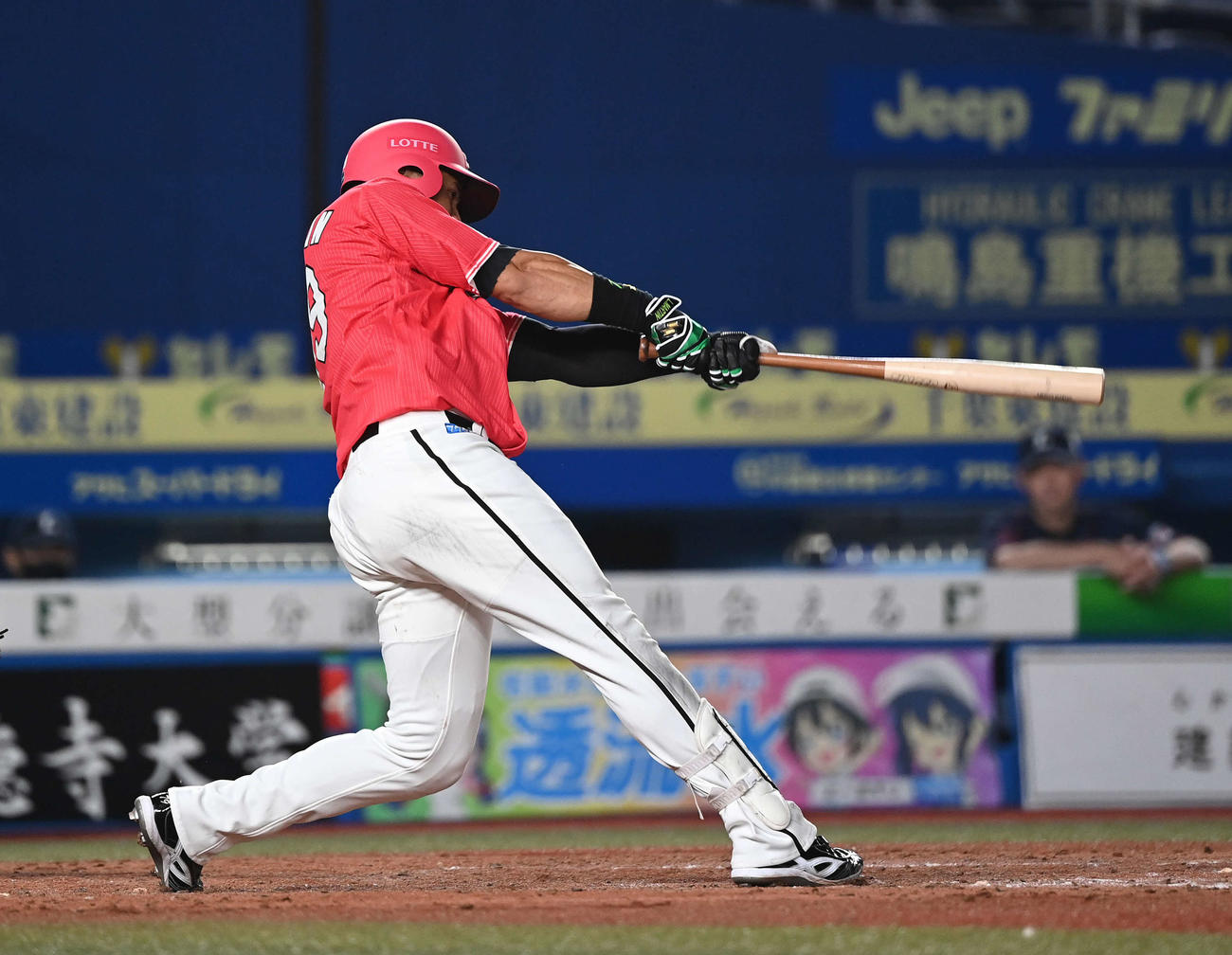 ロッテ対西武　5回裏ロッテ2死一、二塁、中2点適時二塁打を放つマーティン（撮影・鈴木みどり）