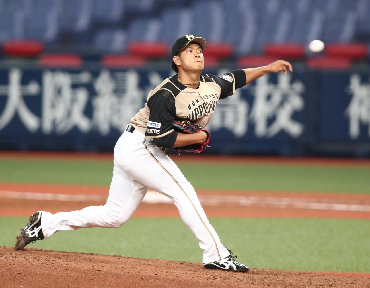 オリックス対日本ハム　8回に登板の福田（撮影・黒川智章）