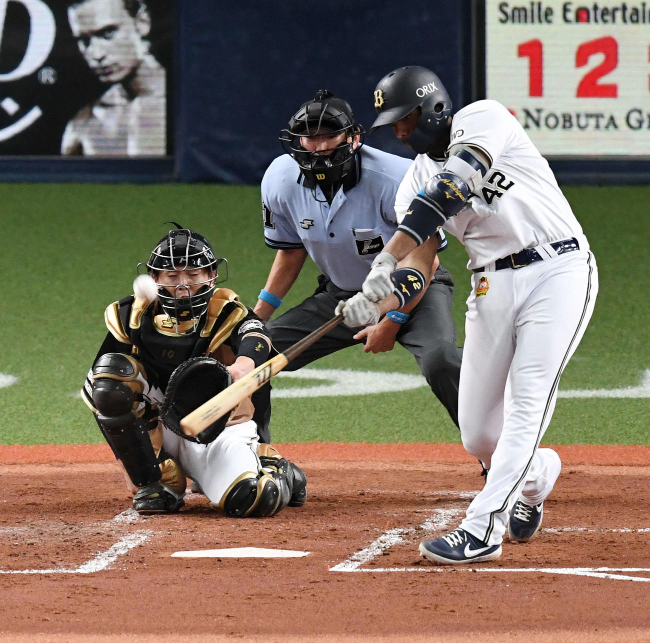 オリックス対日本ハム2回裏オリックス1死、先制本塁打を放つロドリゲス（撮影・前岡正明）