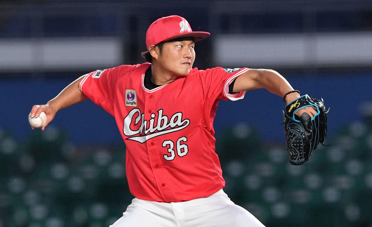 ロッテ対西武　ロッテ先発の有吉（撮影・滝沢徹郎）
