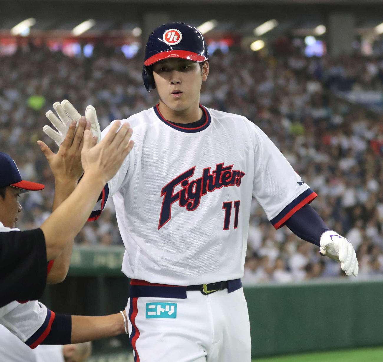 日本ハム対楽天　3回裏日本ハム1死一、三塁、田中賢介内野手の二ゴロの間に三塁走者大谷は生還する（16年8月31日撮影）