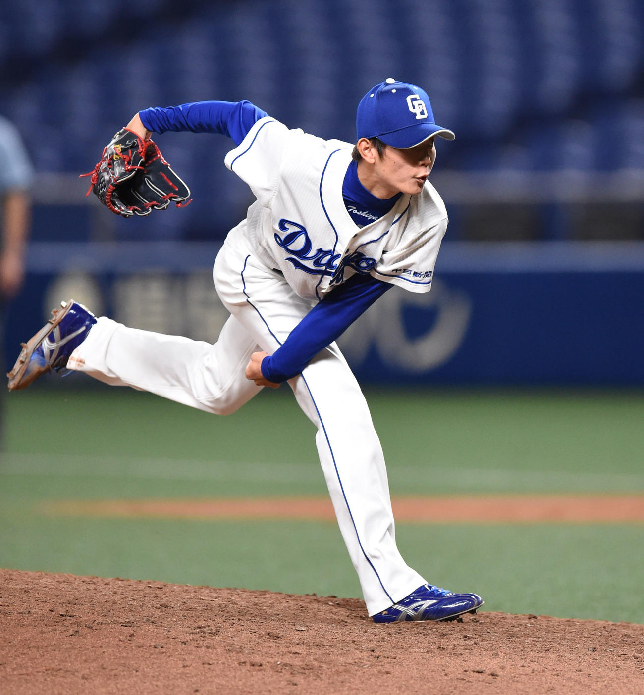 中日対ヤクルト　9回表、中日6番手で登板する岡田俊哉（撮影・森本幸一）