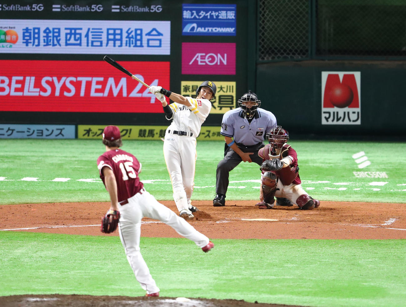 7回裏ソフトバンク無死、柳田悠岐は中越え本塁打を放つ（撮影・梅根麻紀）