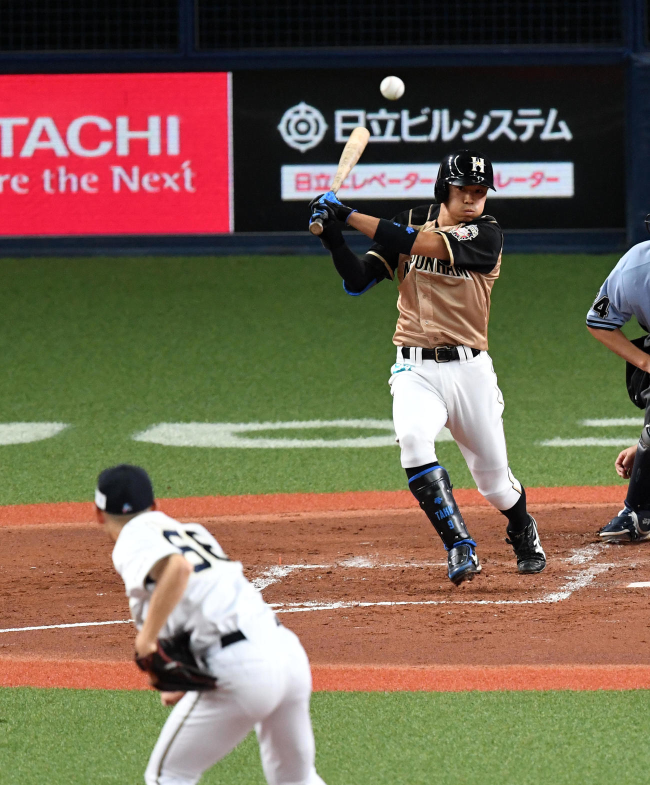 オリックス対日本ハム2回表日本ハム2死二、三塁、中島は中適時打を放つ（撮影・前岡正明）