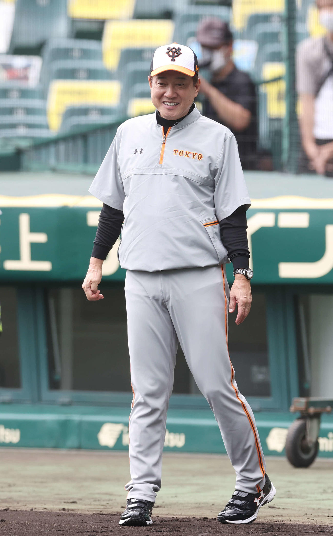 阪神対巨人　試合前練習で笑顔を見せる巨人原監督（撮影・河野匠）