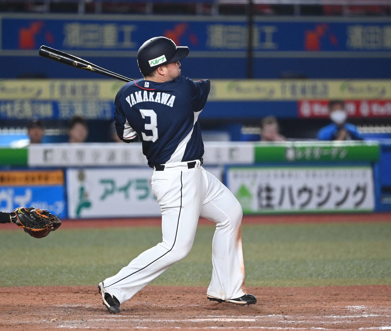 ロッテ対西武　8回表西武無死二塁、左前適時打を放つ山川（撮影・鈴木みどり）