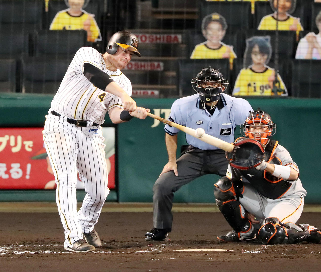 阪神対巨人　7回裏阪神無死一塁、ボーアは中越え2点本塁打を放つ（撮影・加藤哉）