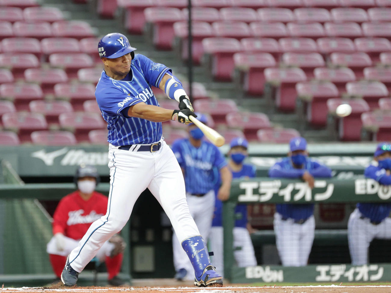 広島対DeNA5回戦　1回表DeNA2死一、二塁、ロペスは先制右前適時打を放つ（撮影・加藤孝規）