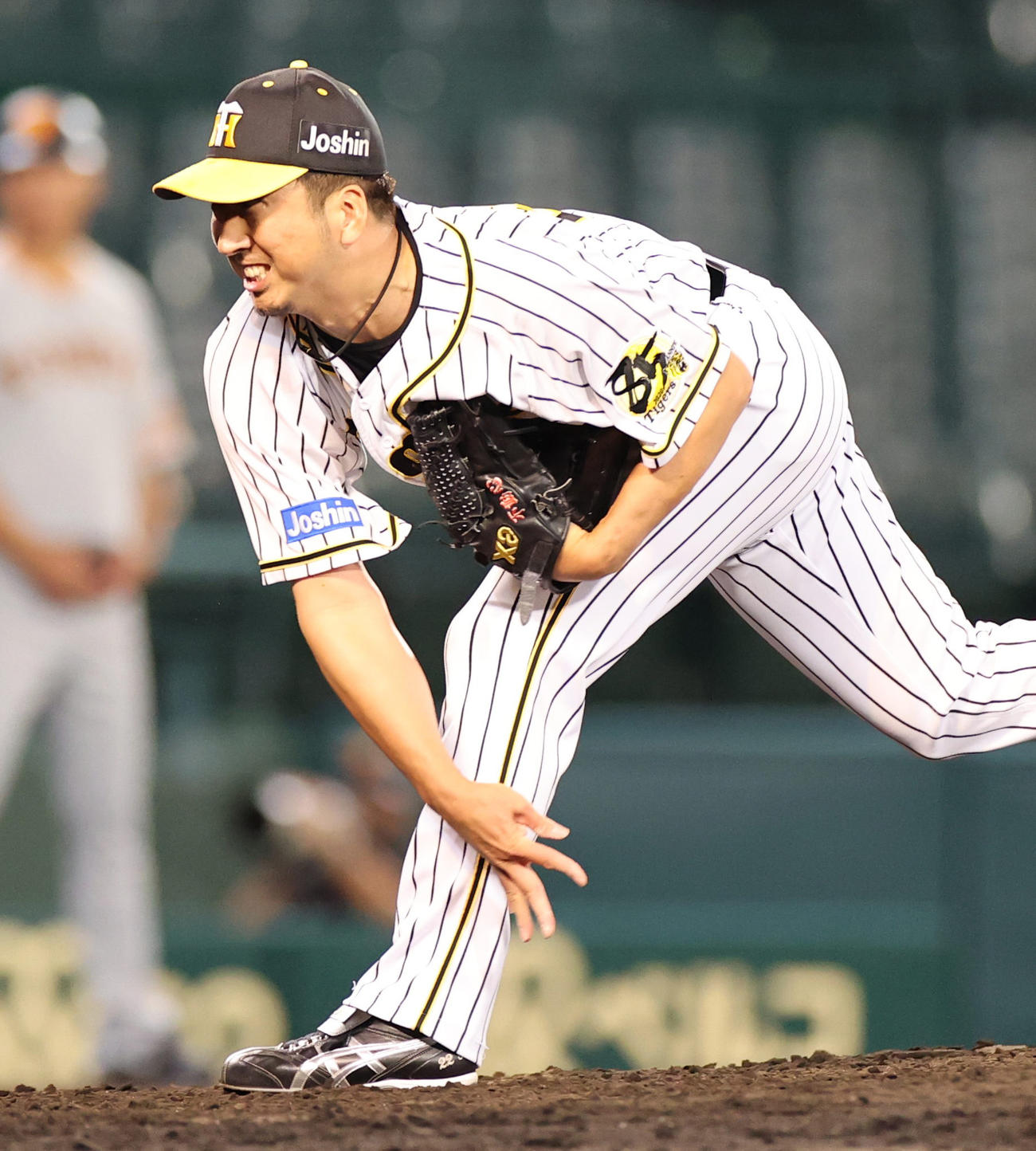 阪神対巨人　9回に登板しセーブをマークした藤川（撮影・清水貴仁）