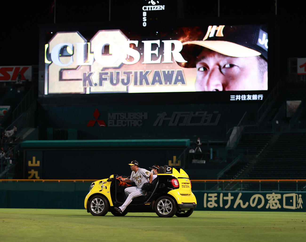阪神対巨人　9回に登板する藤川（撮影・清水貴仁）
