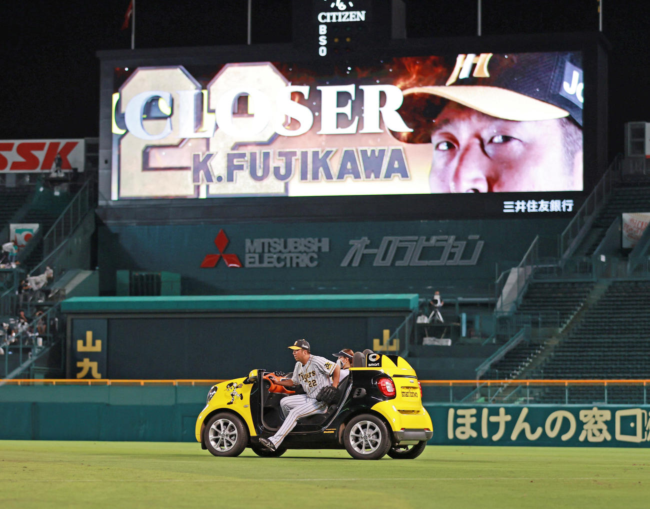 阪神対巨人　9回に登板する藤川（撮影・清水貴仁）