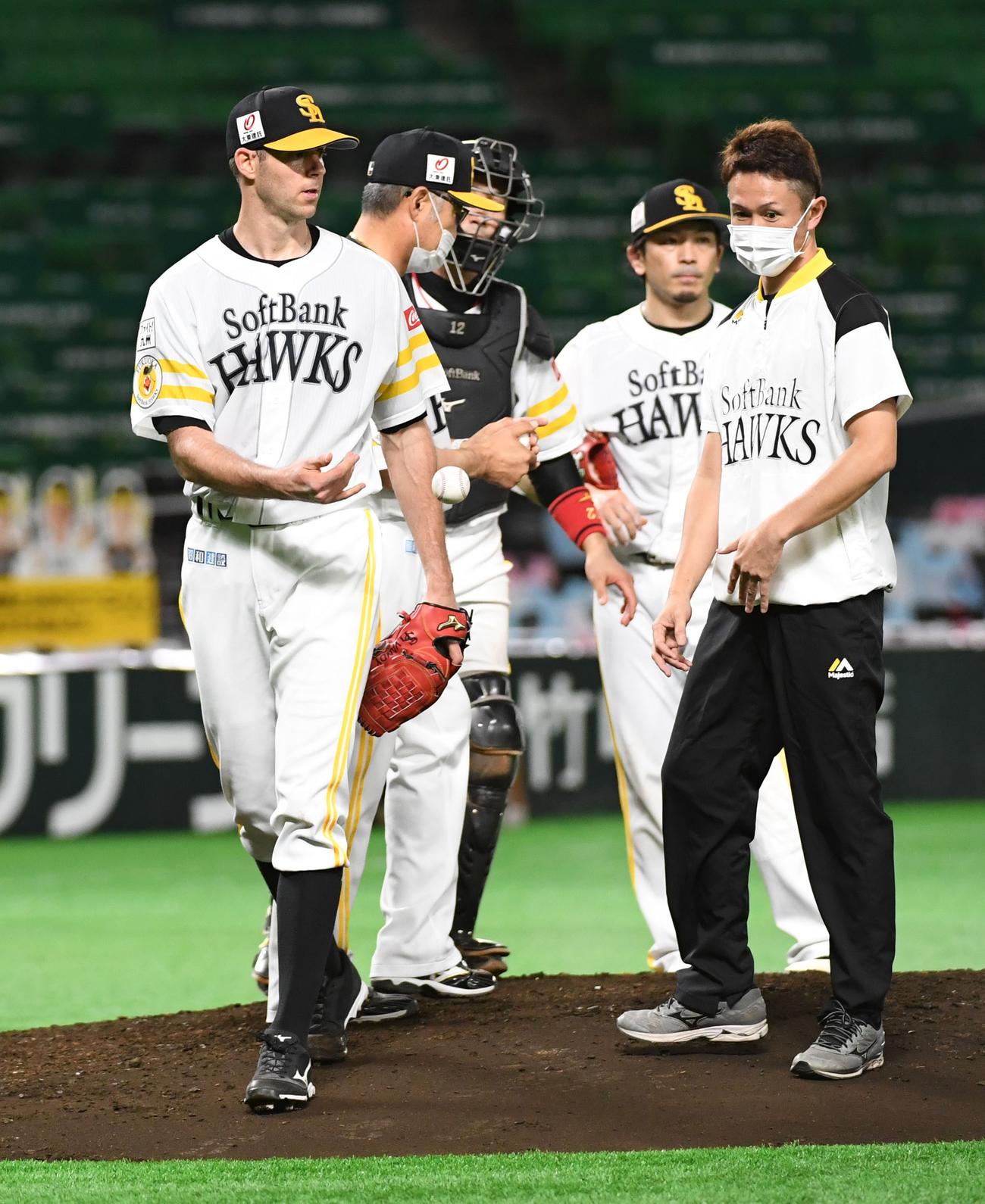 6回途中で降板する先発のバンデンハーク（撮影・今浪浩三）