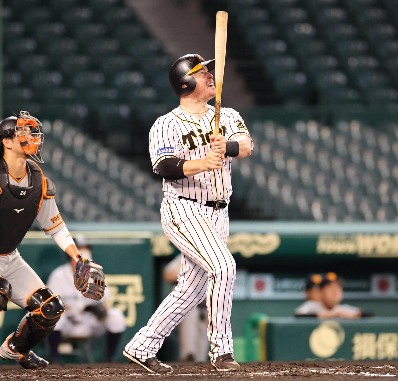 阪神対巨人　7回裏阪神無死一塁、右中間へ先制本塁打を放つボーア（撮影・清水貴仁）