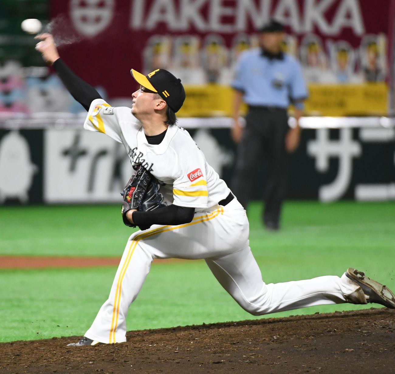 ソフトバンク対楽天　先発の東浜巨は7回を投げ1安打1失点と好投する（撮影・今浪浩三）