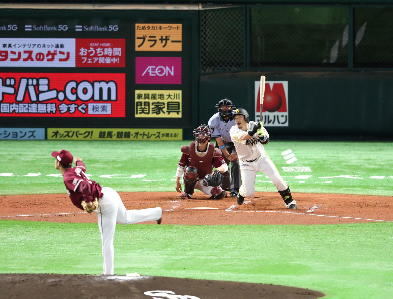 ソフトバンク対楽天　2回裏ソフトバンク2死、松田は先制本塁打を放つ（撮影・梅根麻紀）