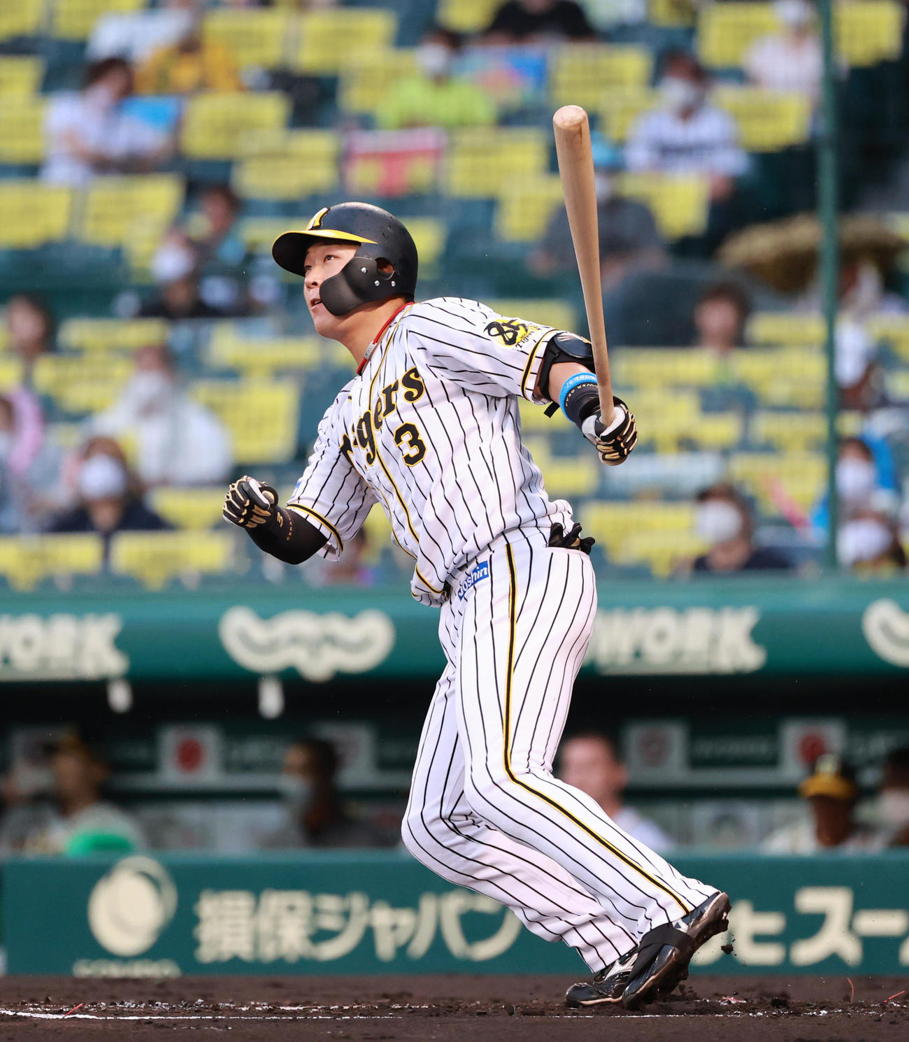 阪神対DeNA　1回裏阪神1死、左越え本塁打を放つ大山悠輔（撮影・清水貴仁）