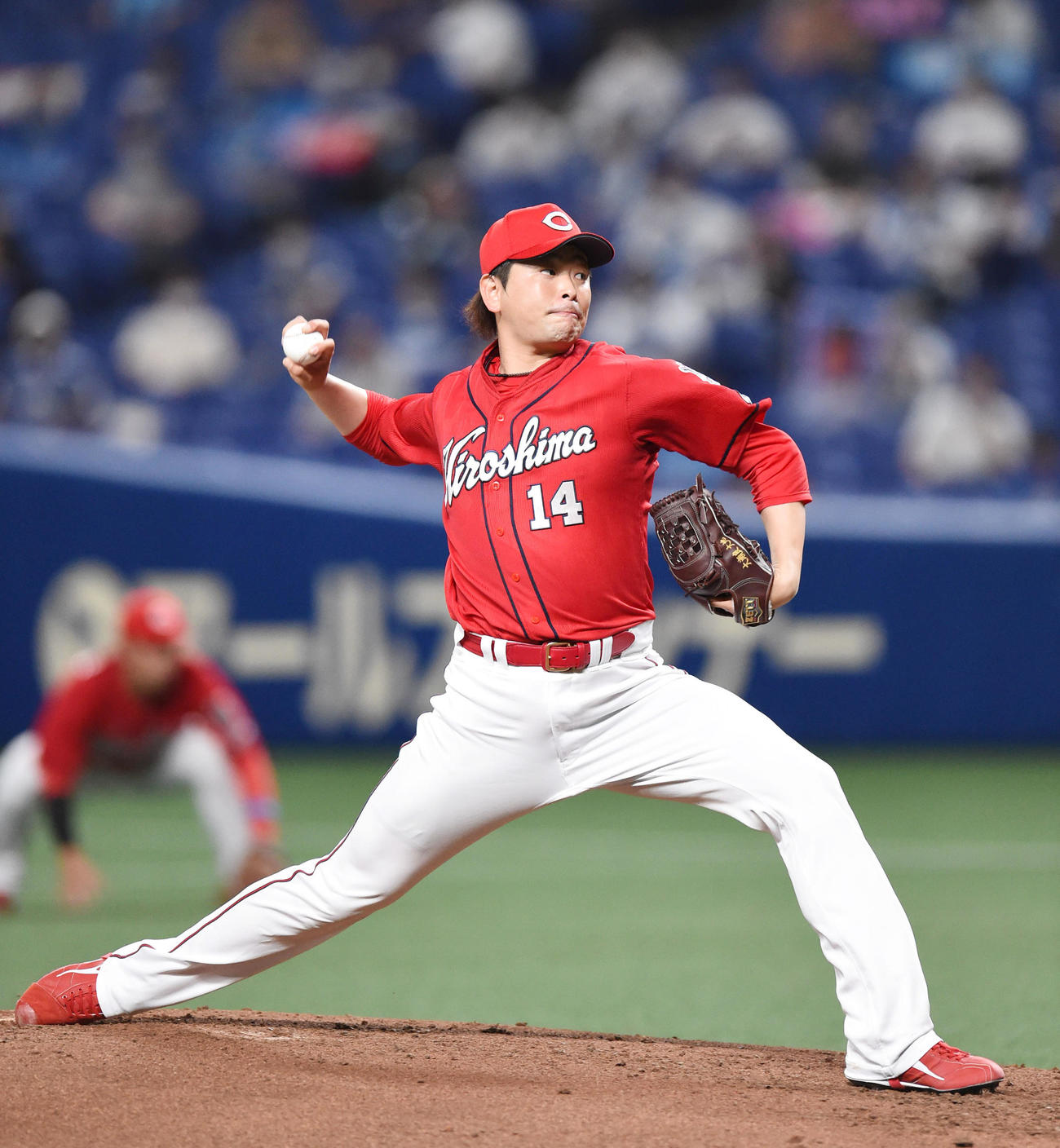 プロ野球中日対広島　2回裏、力投する広島先発の大瀬良大地（撮影・森本幸一）