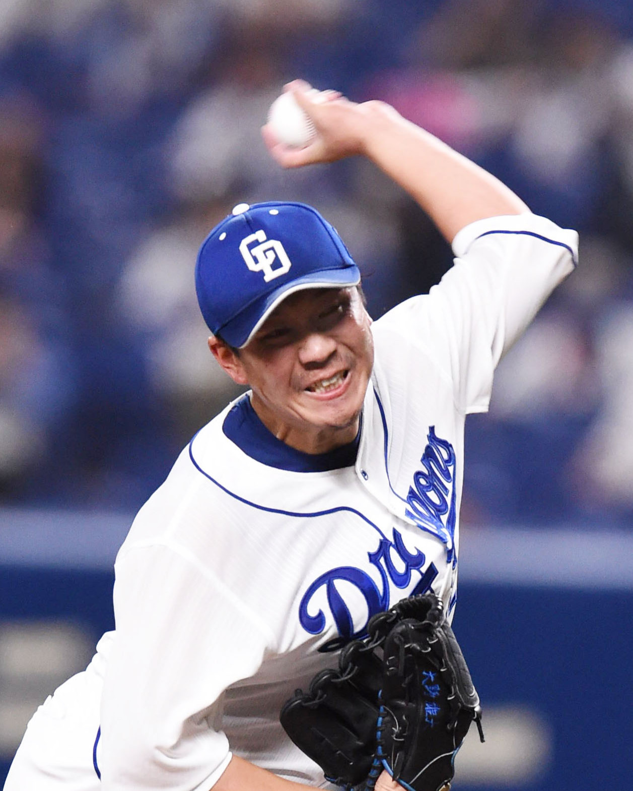 7回表、力投する大野雄大（撮影・森本幸一）