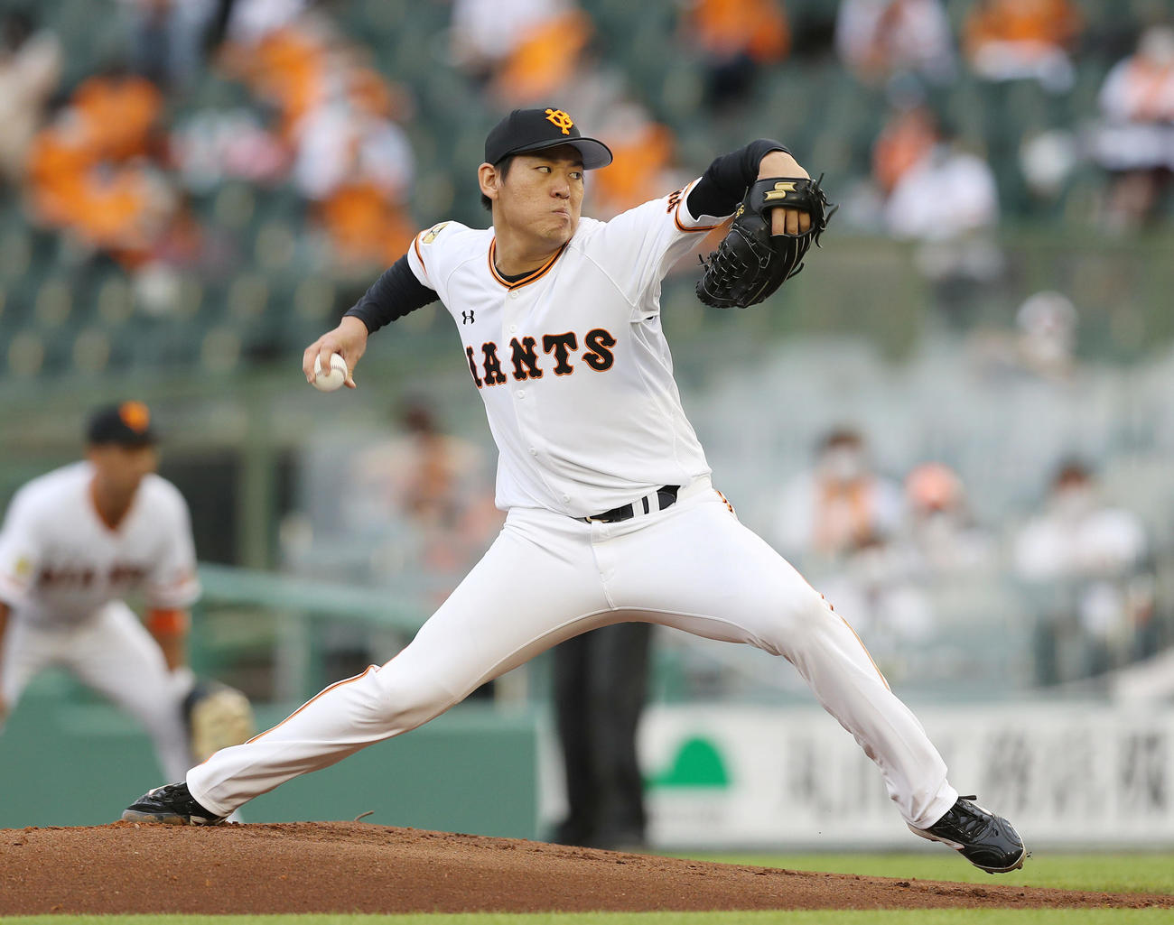 巨人対ヤクルト　巨人先発の桜井（撮影・前田充）