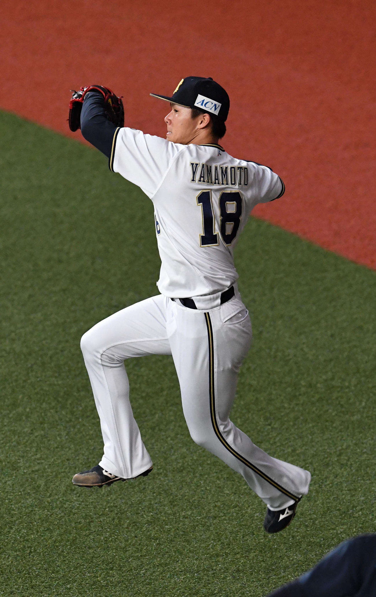 オリックス対日本ハム　キャッチボールを行う山本（撮影・前岡正明）