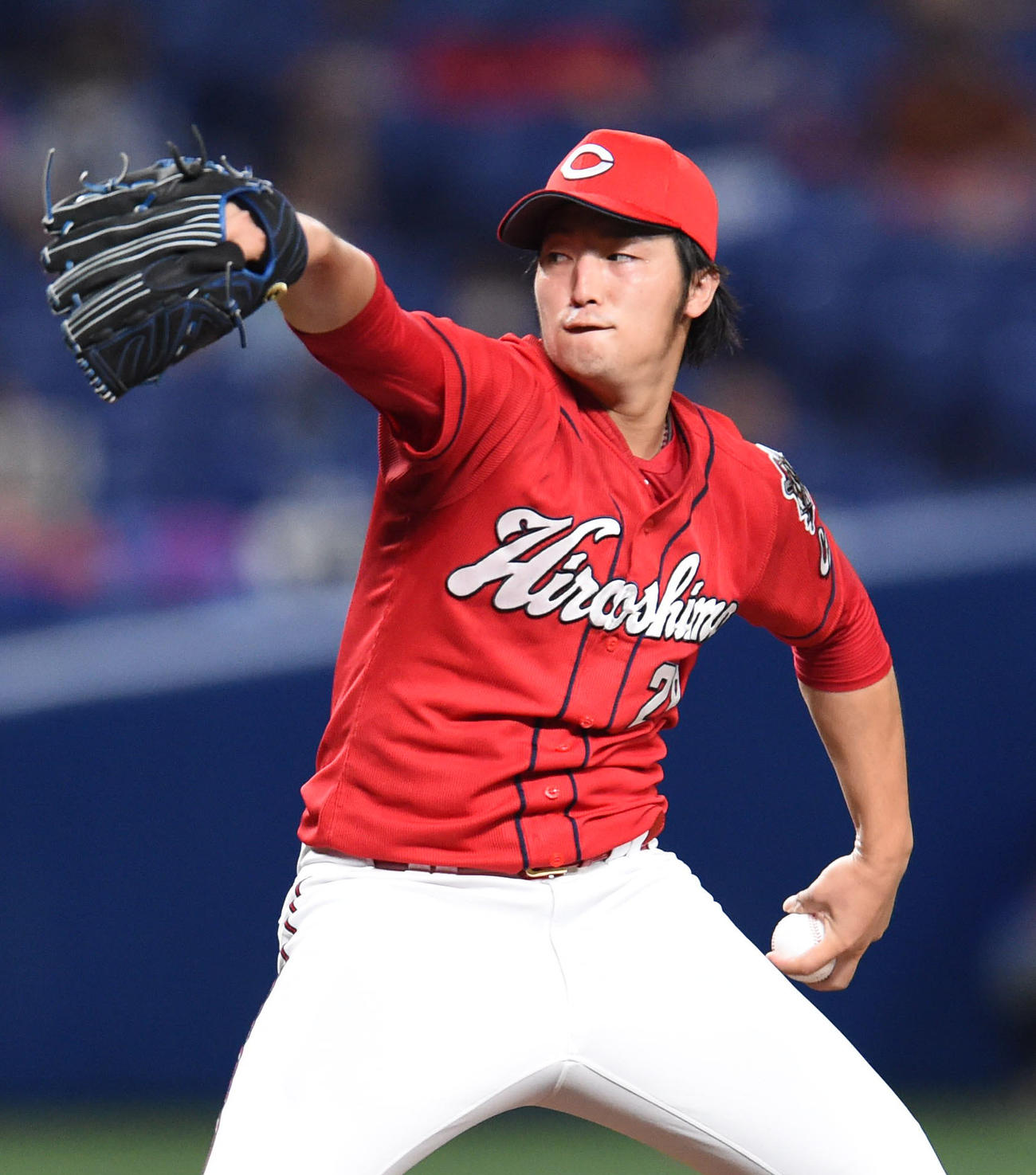 プロ野球中日対広島　2回裏、力投する広島先発の床田寛樹（撮影・森本幸一）