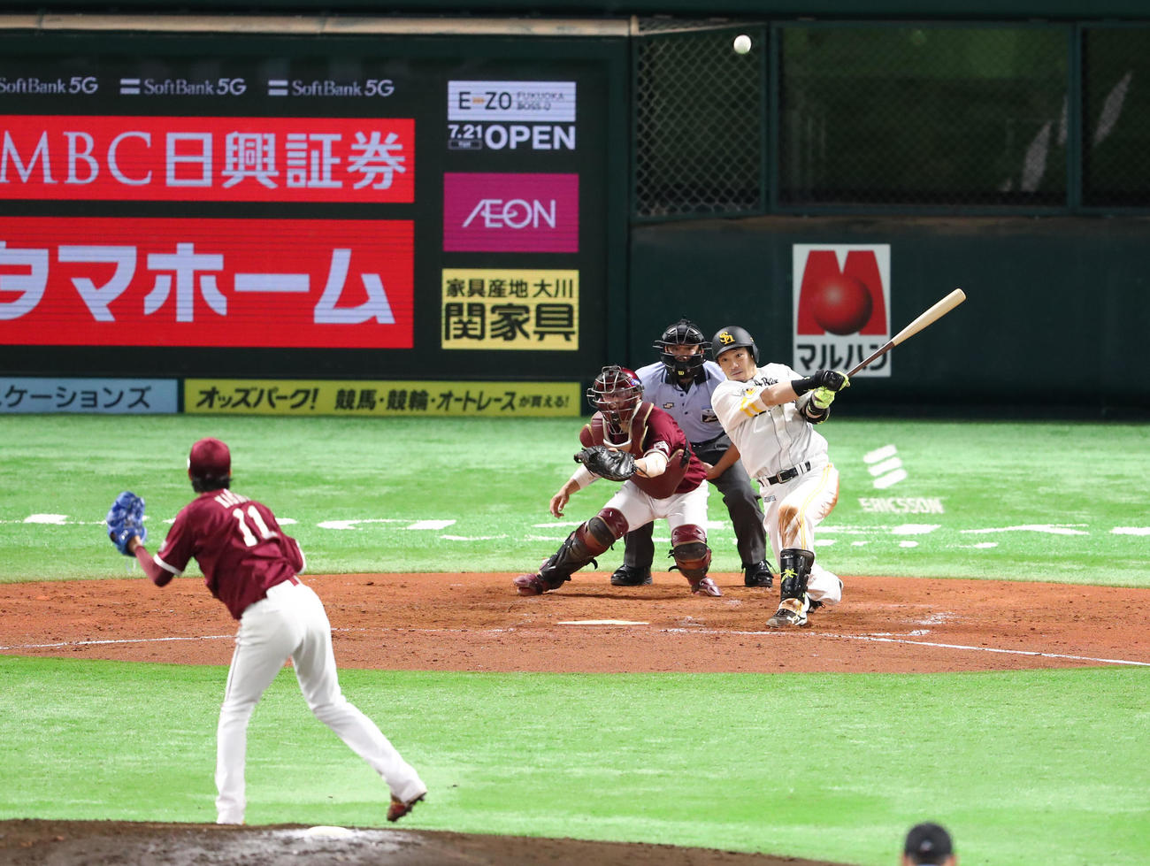 松田宣浩は左中間に同点となる2点本塁打を放つ（撮影・梅根麻紀）
