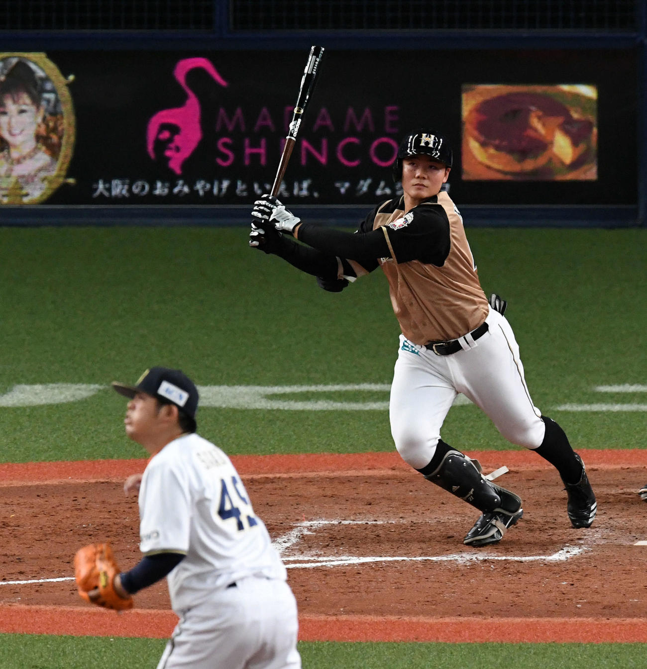 オリックス対日本ハム　9回表日本ハム2死二塁、清宮は右中間に2点本塁打を放つ（撮影・前岡正明）