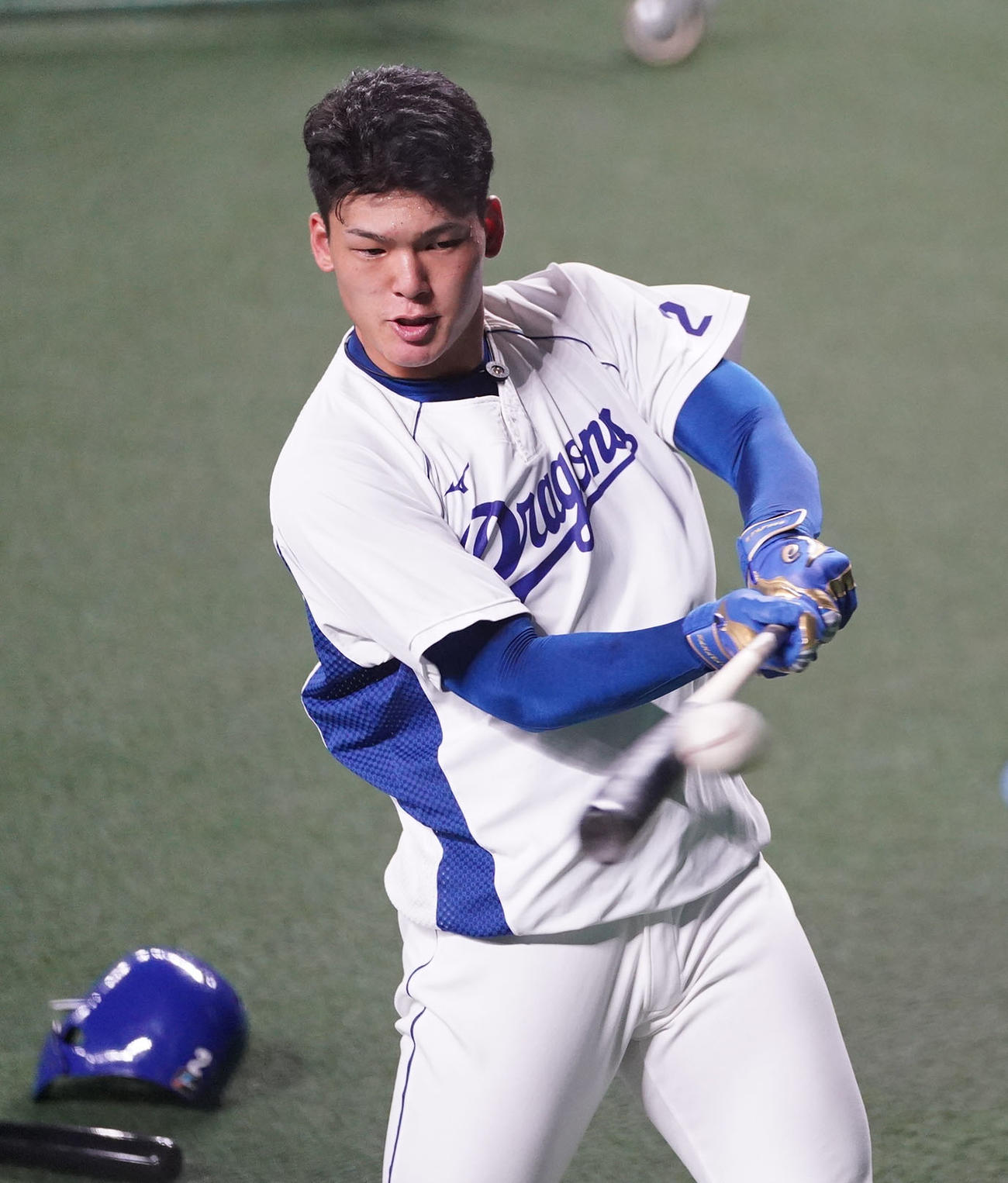 中日対広島　試合前、一軍に合流し打撃練習をする石川昂弥（撮影・森本幸一）