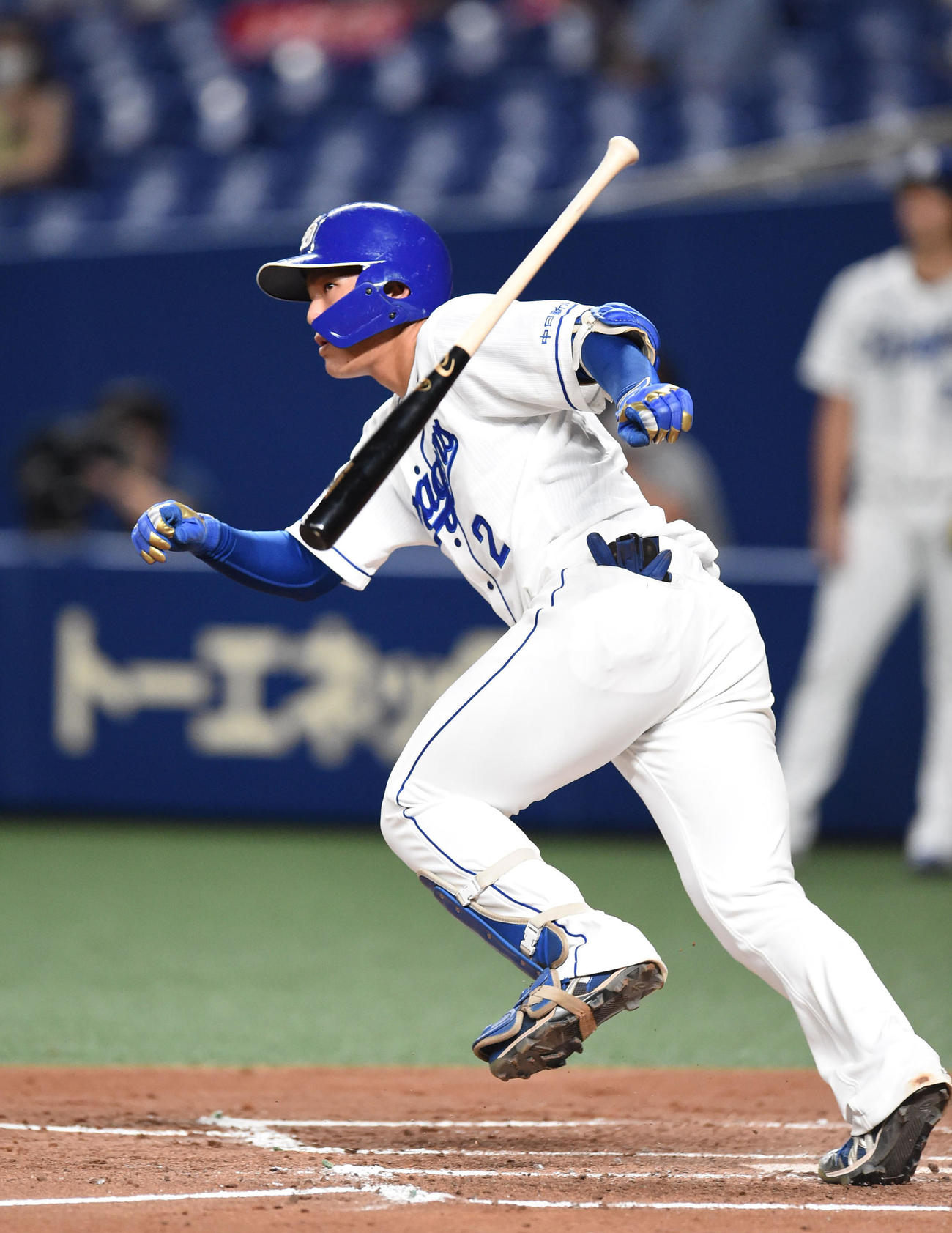 中日対広島　2回裏中日1死、左二塁打を放った石川昂弥（撮影・森本幸一）