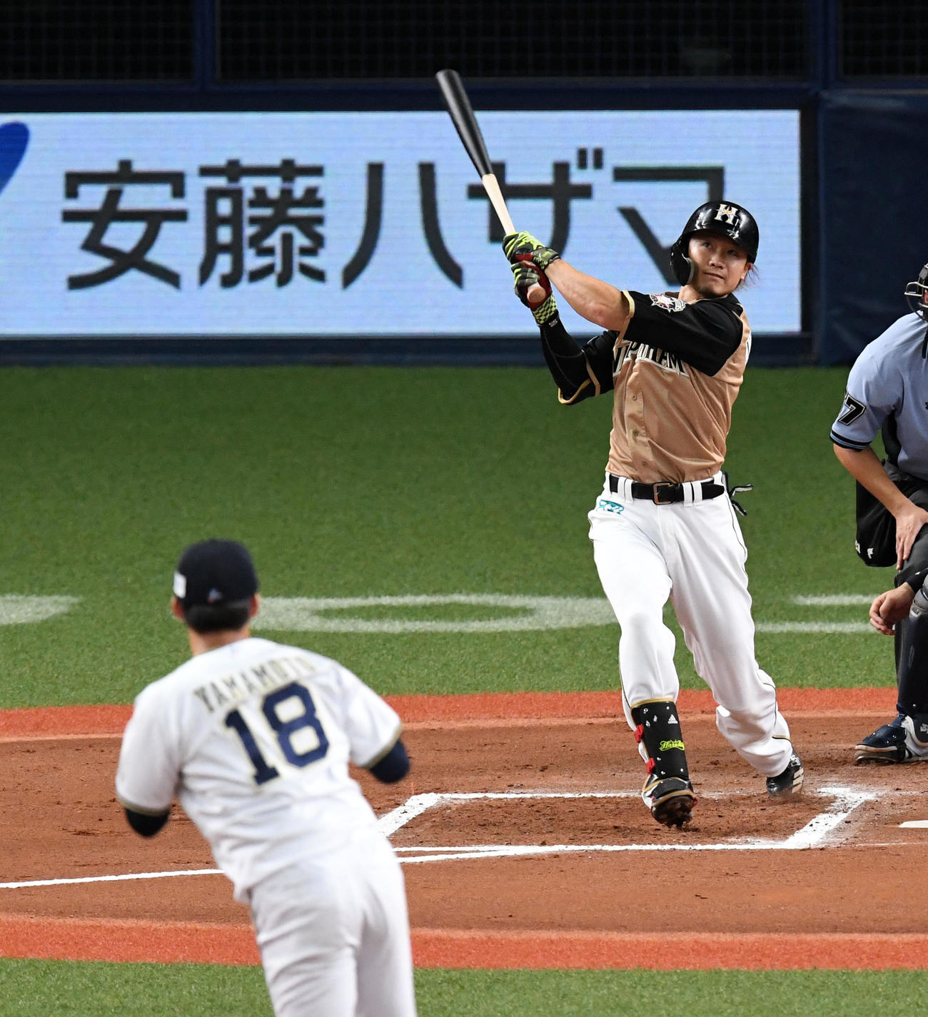 オリックス対日本ハム　6回表日本ハム2死二塁、西川は右前適時打を放つ（撮影・前岡正明）