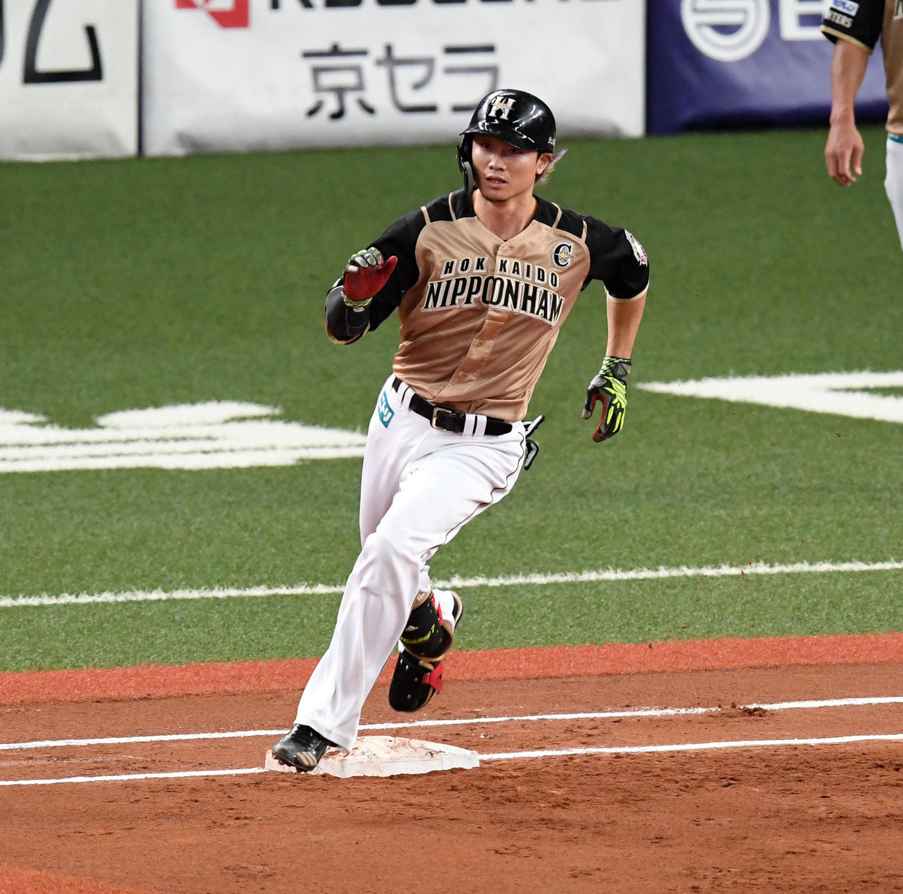 オリックス対日本ハム　6回表日本ハム2死二塁、西川は右前適時打を放つ（撮影・前岡正明）