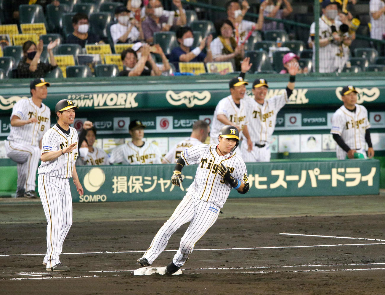 阪神対DeNA　6回裏阪神2死二塁、大山は左前先制適時打を放つ（撮影・上山淳一）