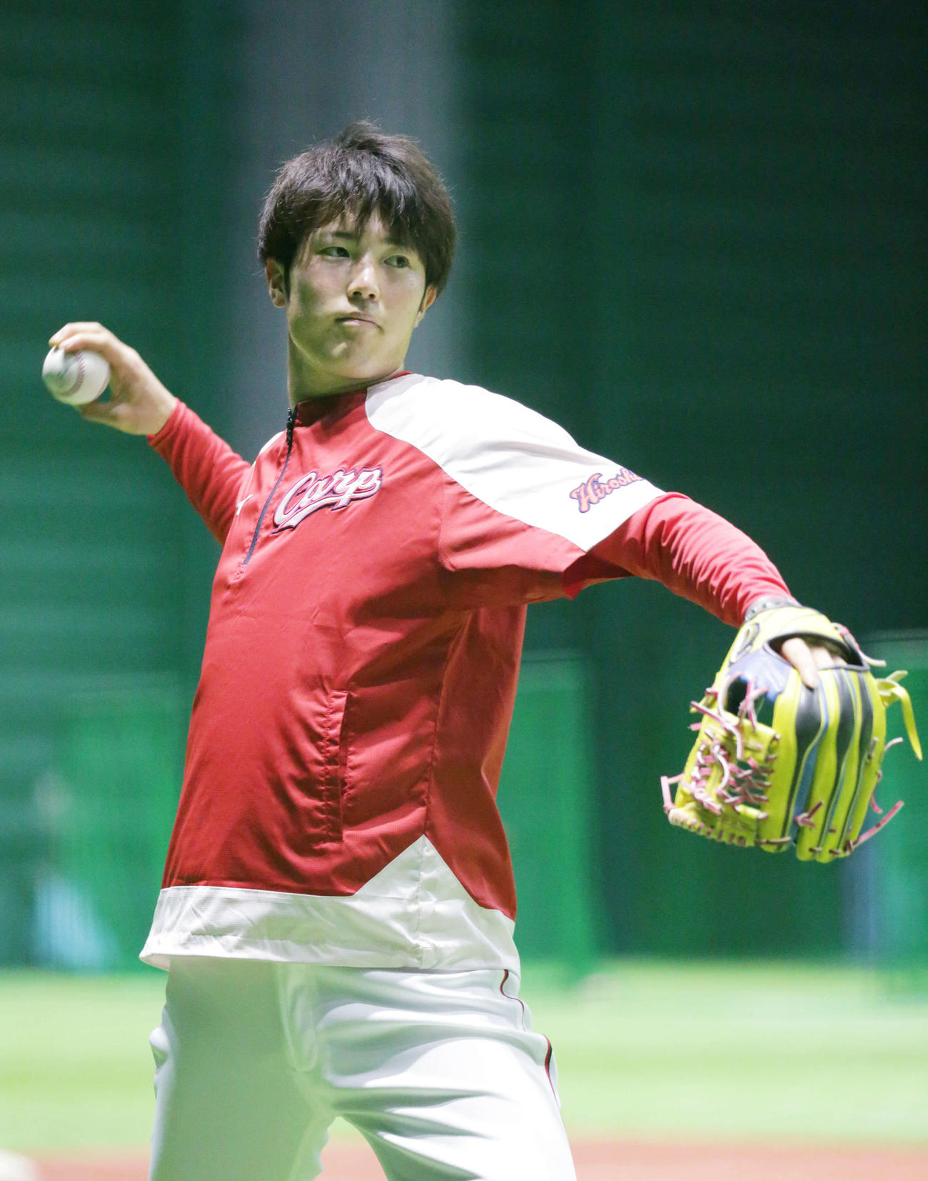 プロ野球広島　投手指名練習　投げ込む森下（撮影・加藤孝規）