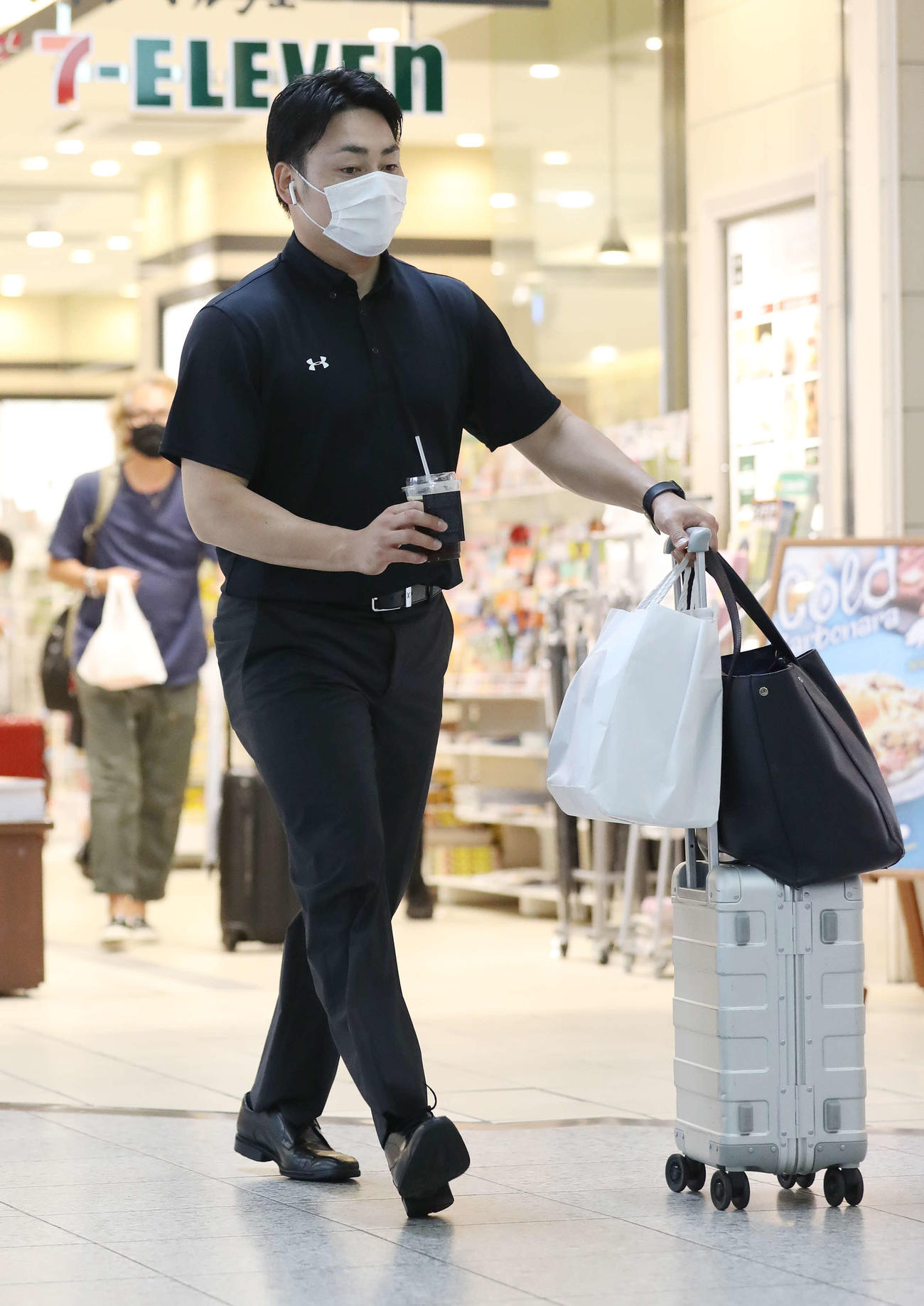 広島へ移動する巨人丸（撮影・河野匠）