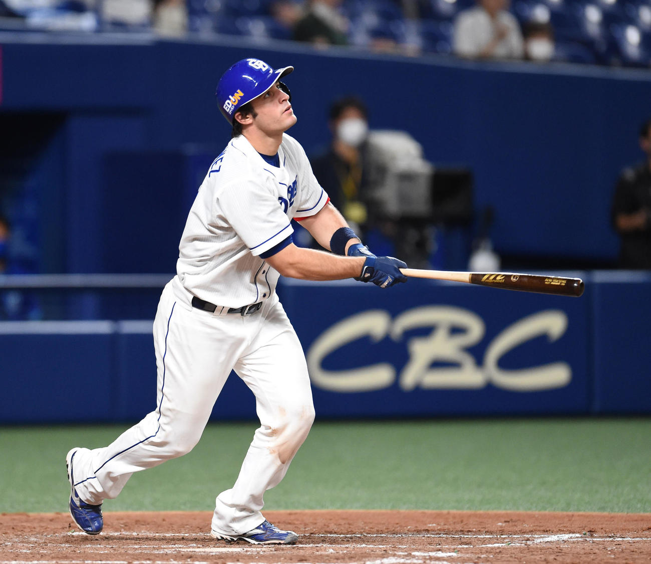 中日対DeNA　4回裏中日2死、右越え本塁打を放ったA・マルティネス（撮影・森本幸一）