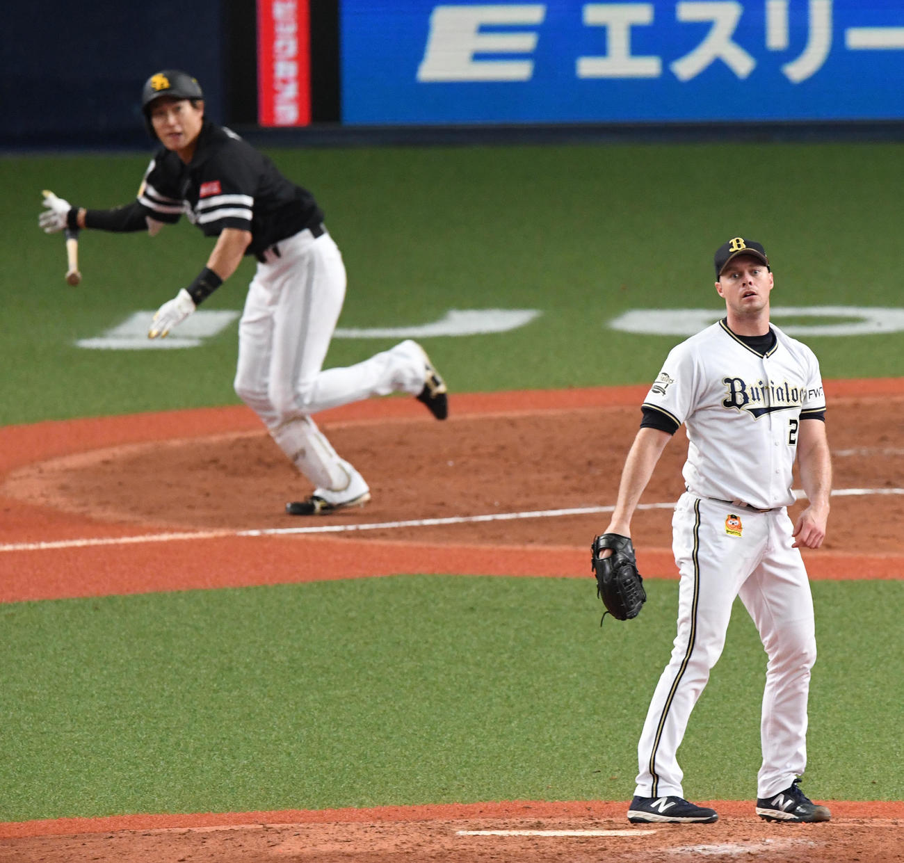 オリックス対ソフトバンク　4回表ソフトバンク2死三塁、柳田に中越え適時三塁打を打たれたアルバース（撮影・前岡正明）