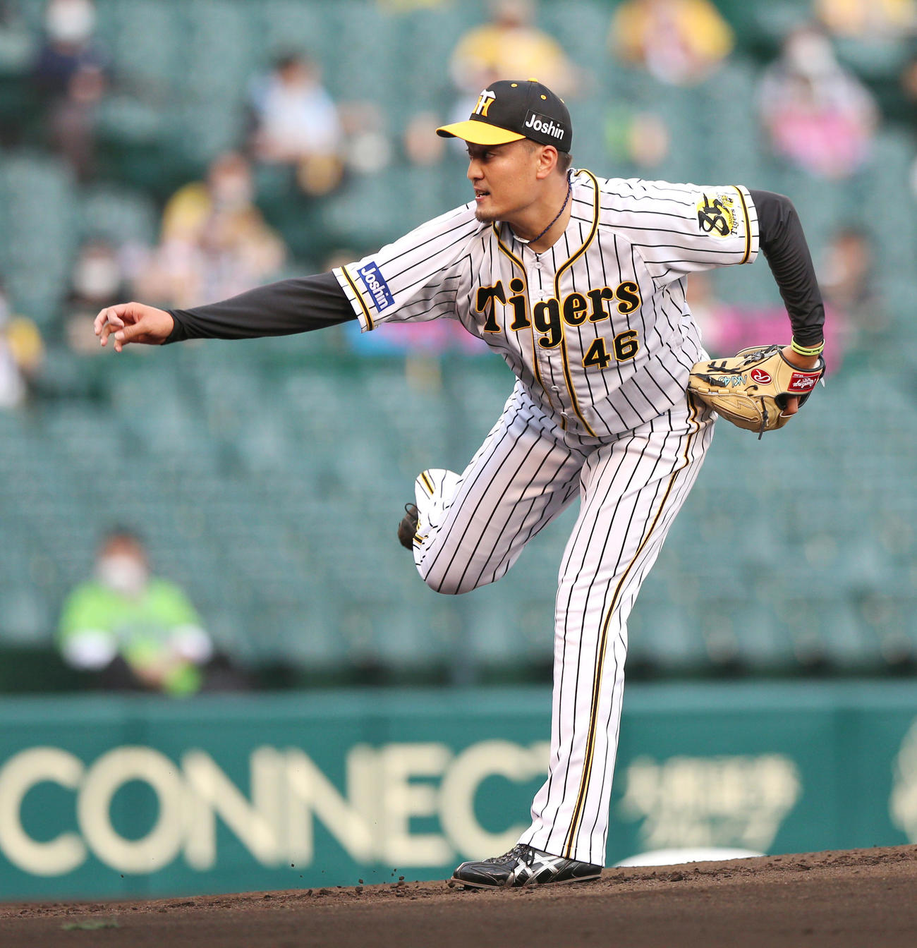阪神対ヤクルト　阪神先発の秋山（撮影・上山淳一）