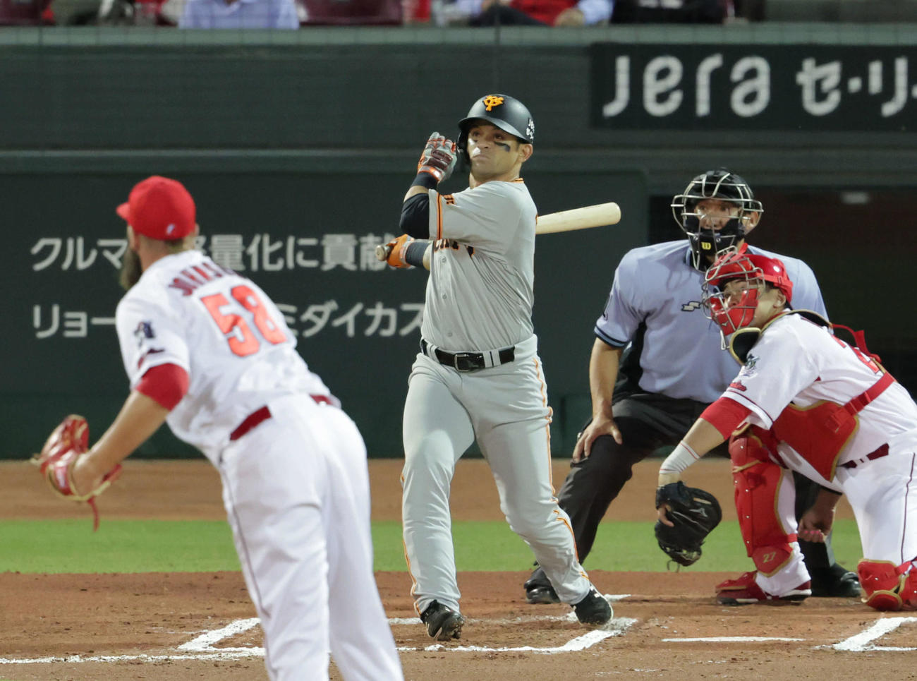 広島対巨人4回戦　6回表巨人無死一、三塁、パーラは右適時打を放つ（撮影・加藤孝規）