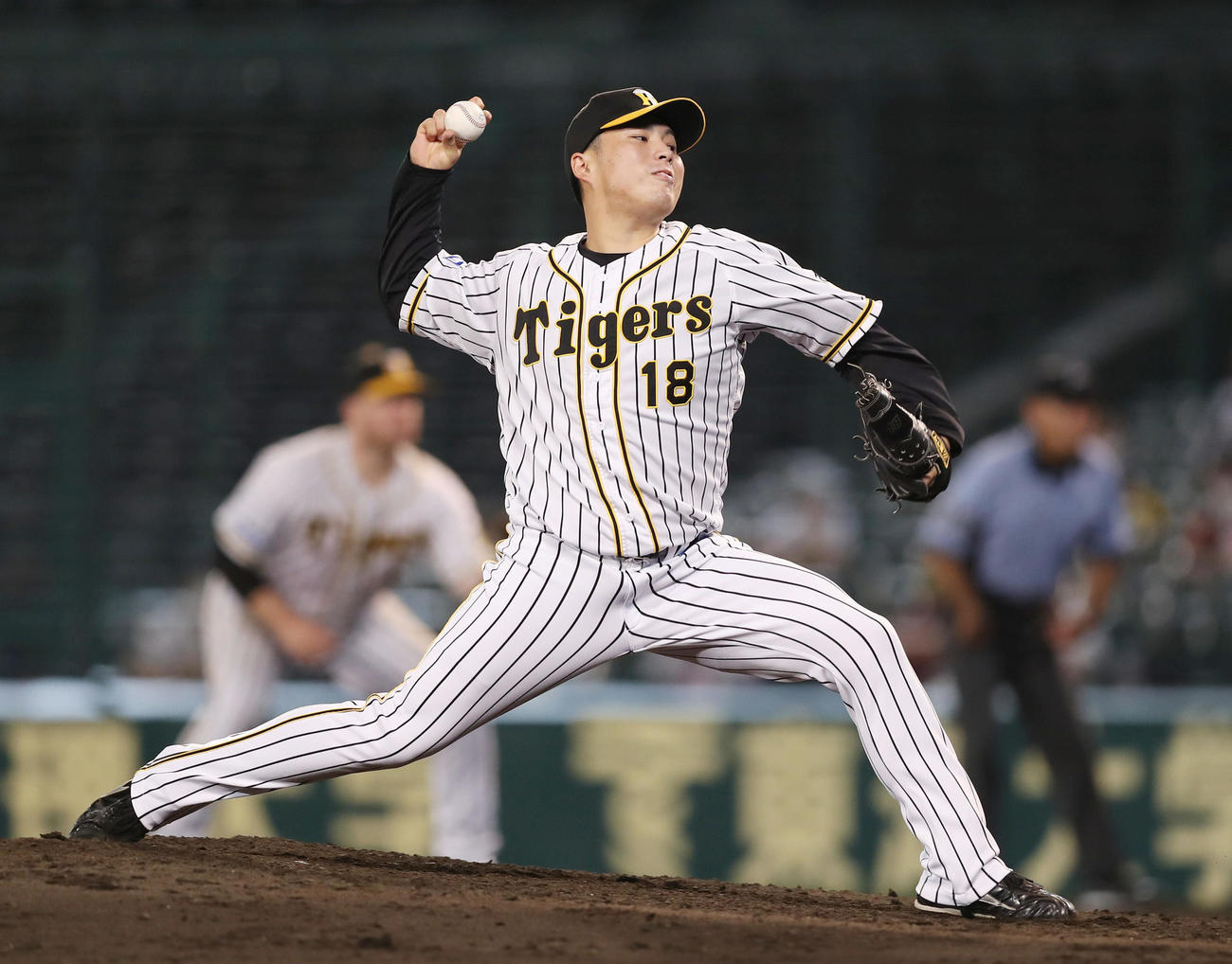 阪神対ヤクルト　7回表を打者3人で仕留めた馬場（撮影・前田充）