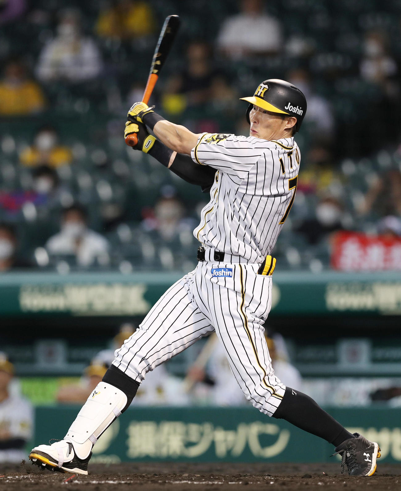 阪神対ヤクルト4回戦　5回裏阪神無死一、三塁、左中間へ勝ち越し適時打を放つ糸井嘉男（撮影・前田充）