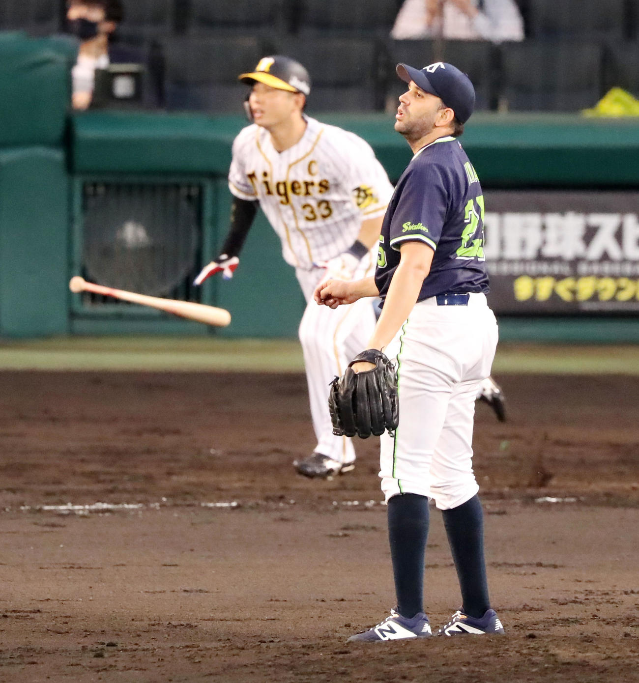 阪神対ヤクルト　3回裏阪神2死、イノーアは糸原に右越え本塁打を被弾（撮影・加藤哉）