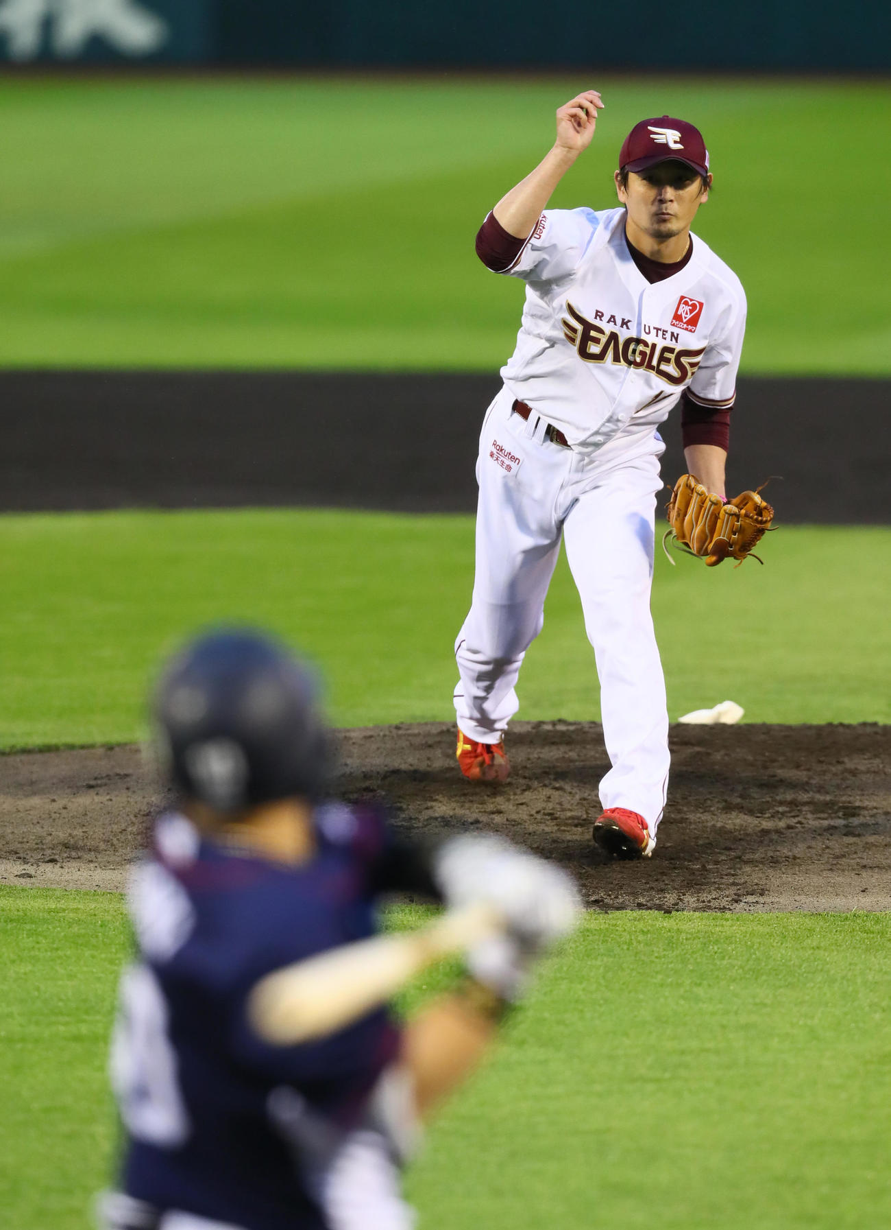 楽天対西武　1回表西武2死一、二塁、森を三邪飛に仕留めた涌井（撮影・足立雅史）
